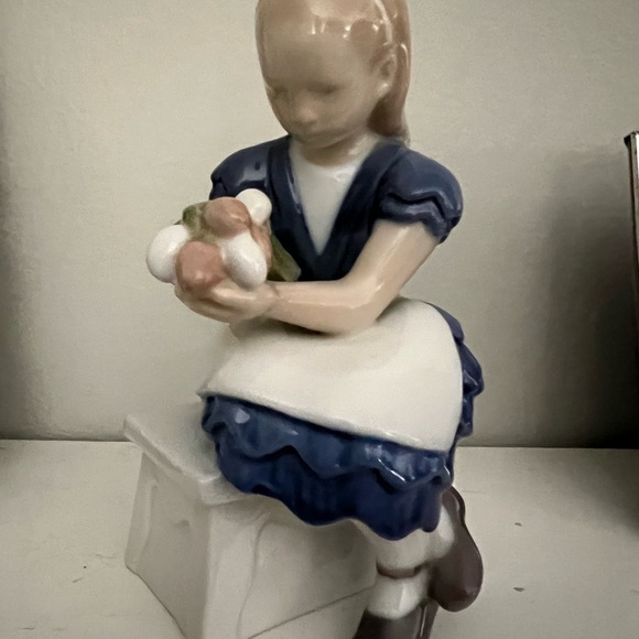 Bing andGrondahl Idas Flowers figurine older three tower mark Demark 1950 - Picture 2 of 11